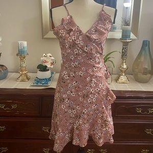 💕🌟NWOT PINK FLORAL PINK DRESS KNOT SIDE WRAP A LINE DRESS🌟💕